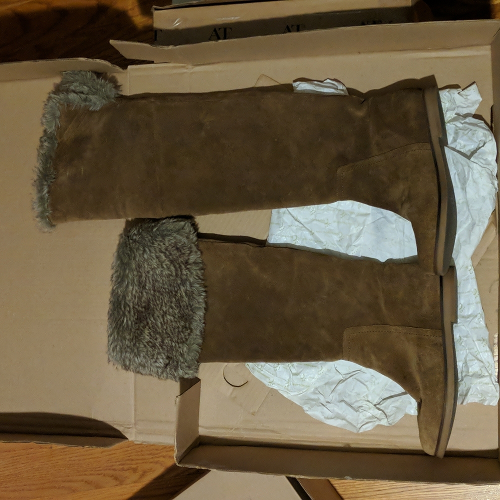 American Eagle Brown faux fur trim boots